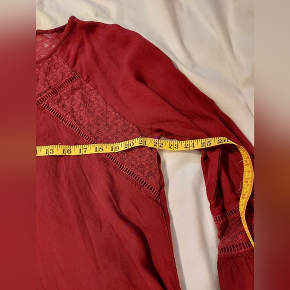 Ariat Women's Maroon Bell Sleeved Lace Detail Top - Picture 6 of 9
